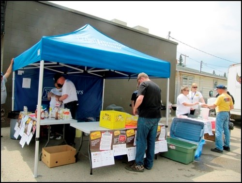 May 31 was Hunger Awareness Day in the Battlefords. To raise money for the Battlefords District Food and Resource Centre a barbecue was held in the parking lot of CJNB. More than 200 burgers and hot dogs were sold. There was a great rush over lunch hour. Organizers said they were pleased with their success.