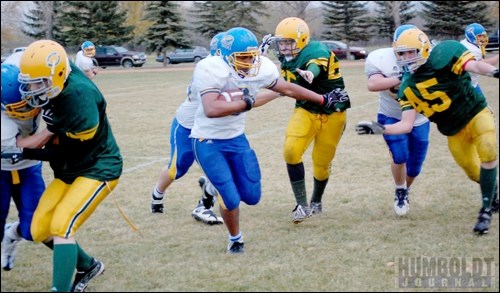 Leroy Japhta (8) of the HCI Mohawks wends his way through an obstacle course of players during the third quarter of a game against the Melfort Comets on October 15. The host Mohawks went on to win the game 37-13.