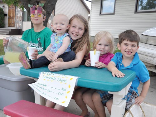 There&#8217;s nothing like a good yard sale and an ice cold lemonade on a hot summer day. Pictured above some of Yorkton&#8217;s younger residents took advantage of some of the final days of summer to set up a stand at a local garage sale. (L-r) are:  Dawson Sawchuk; Paige Onufreychuk holding Meg Onufreychuk; Leah Onufreychuk; and Karsten Bonar having a great time selling lemonade, tasty puffed wheat and rice krispie cake.