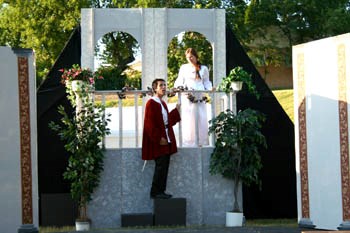 Local actors Kelly Schnurr and Amy Chillog dazzle the audience in their roles as Romeo and Juliet.