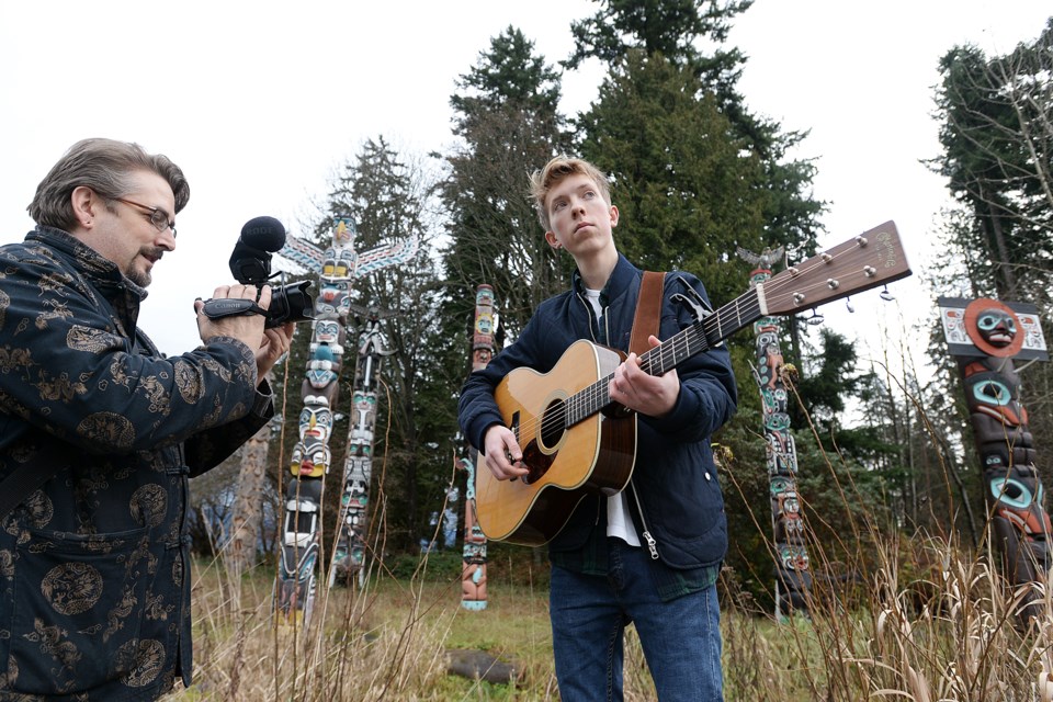 Rod Matheson films Dante Hadden in Stanley Park as a part of Matheson’s EveryDayMusic project, which aims to record 1,000 acts performing 1,000 songs over 1,000 days