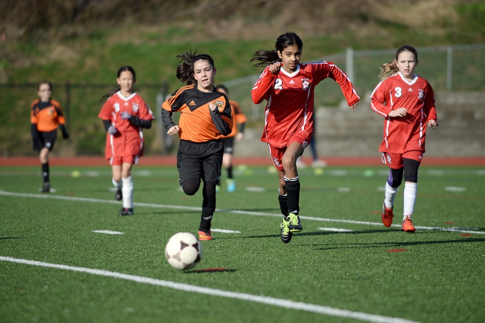 02-15-15
Burnaby girls u-11 Tigers vs Cliff Avenue United.
Photo: Jennifer Gauthier