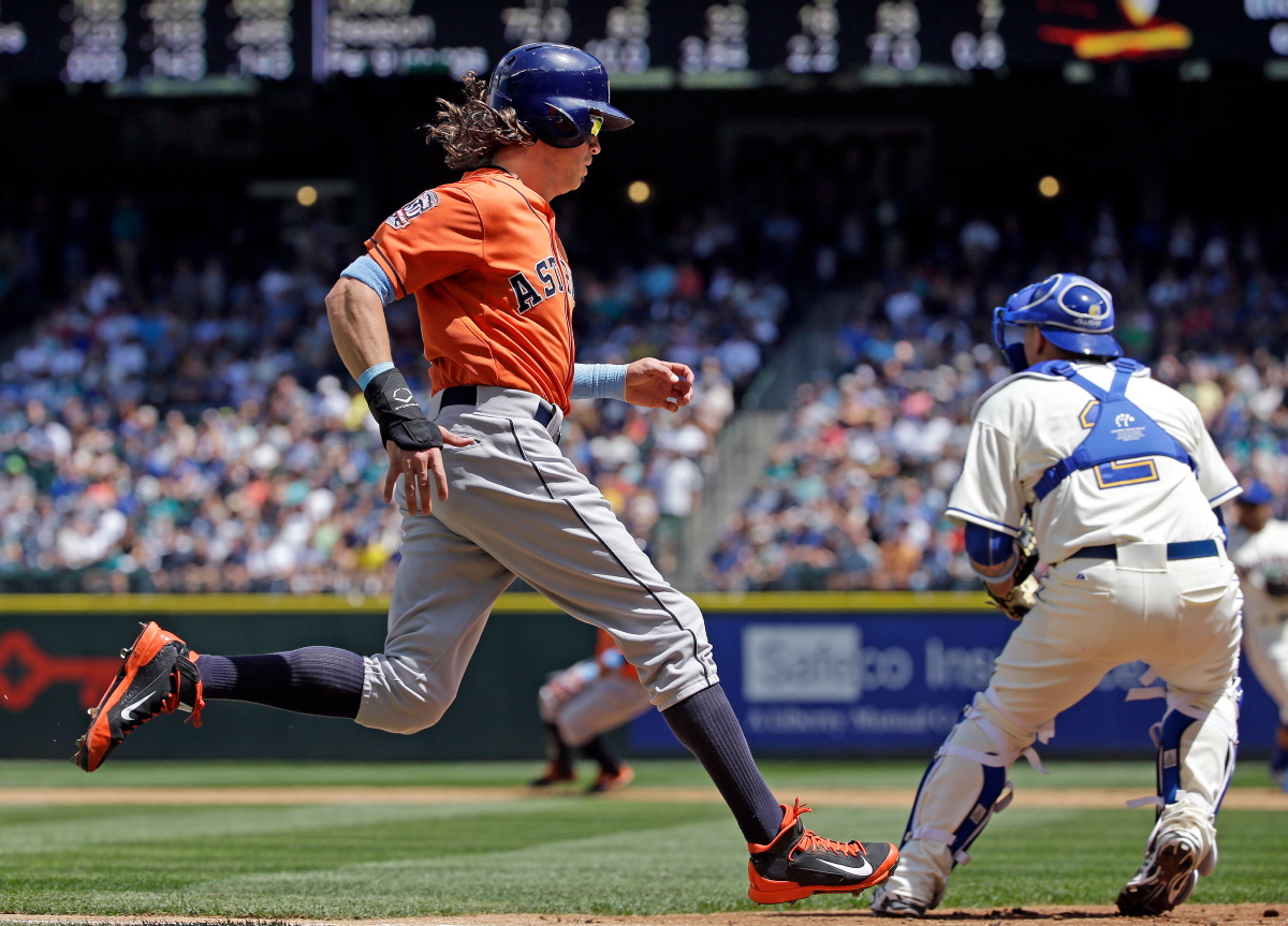 Iwakuma, Cano help Mariners beat Astros 1-0