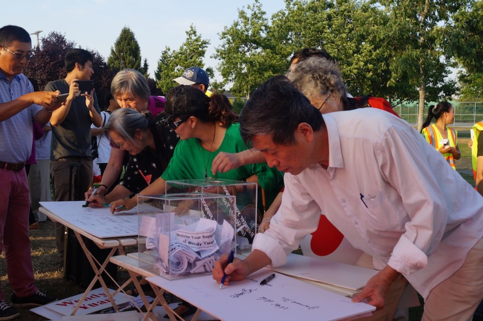 Photos: Wendy Yuan supporters sign mock Liberal ballot_11