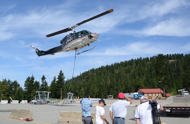 After refueling, the helicopter takes off ready to carry the sections of the towers to be installed.