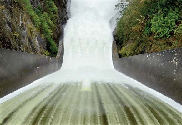 Looking over the edge of the Cleveland Dam.