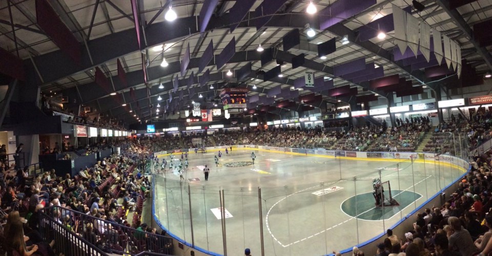 The Maple Ridge Burrards defeated the Victoria Shamrocks 14-11 on Sunday