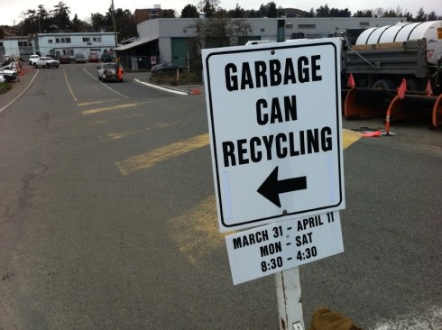 Saanich garbage can recycling sign