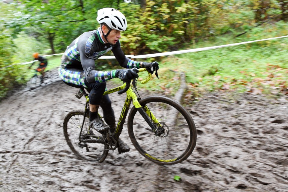 Mud sets tone at Queen's cyclocross - New West Record