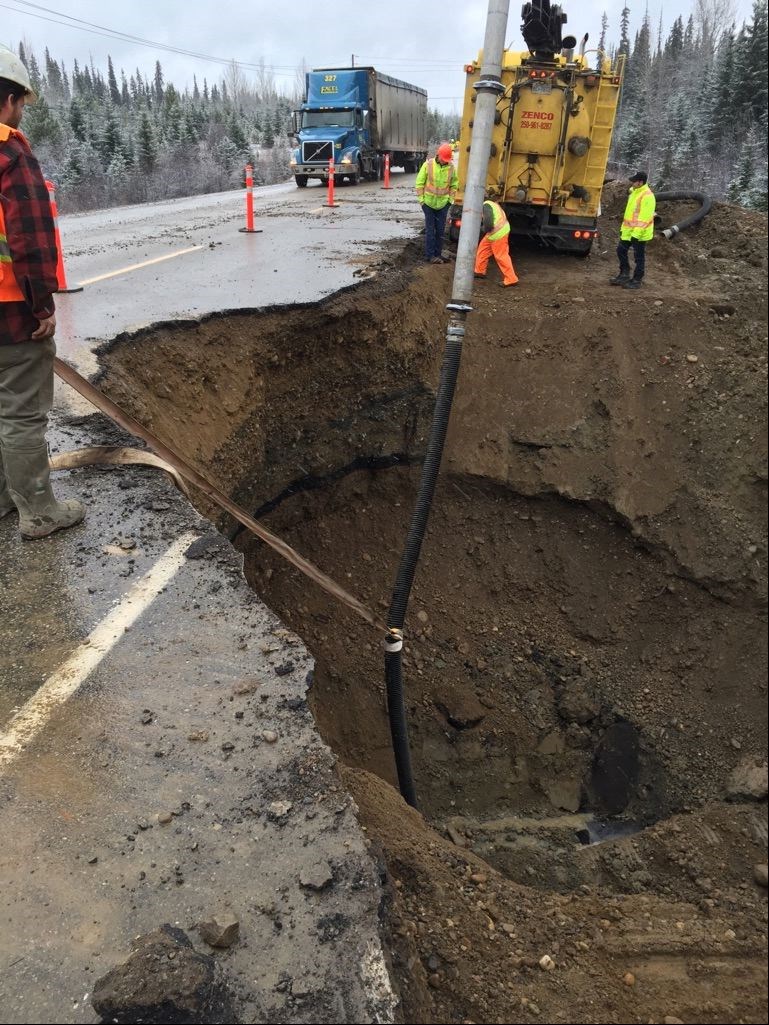 sinkhole-on-highway.18_1117.jpg