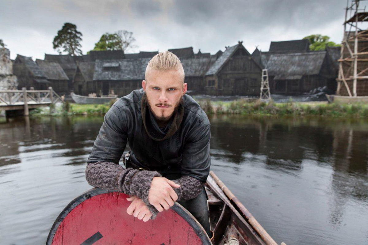 Vikings star Alexander Ludwig signs recording deal