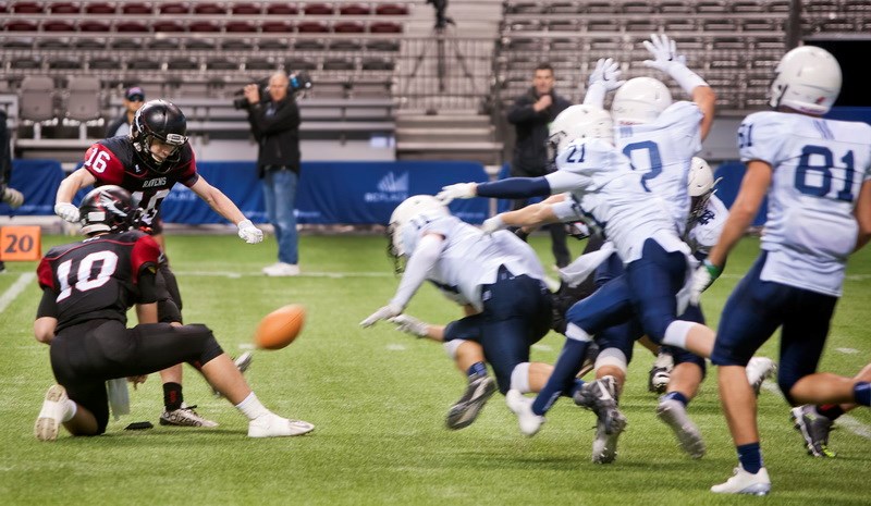 Ravens' Kankolongo, Jugglers' Moretto make Terry Fox-Notre Dame a Subway  Bowl classic