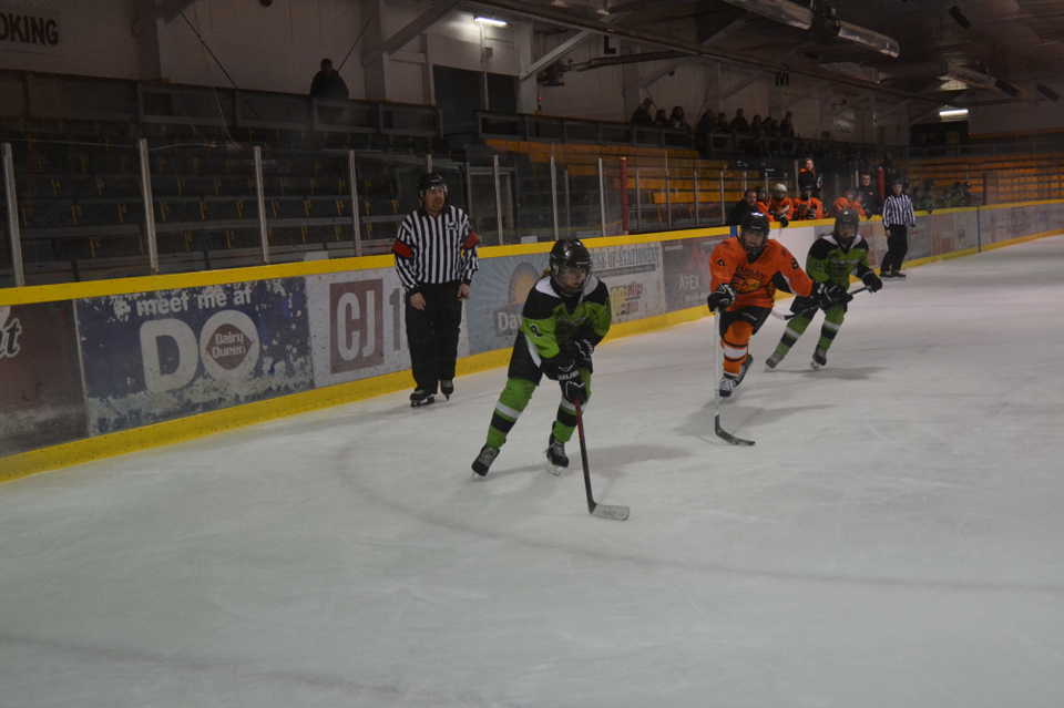 Kamryn Dubriel cuts in front of a Melville opponent in the peewee Vipers win over Melville. Photo by