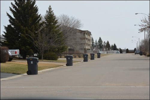 Battleford homeowners on the hook for garbage cans_0