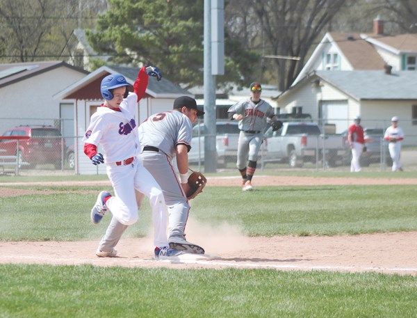 The Parkland Expos hosted the Saskatoon Giants for two games on Sunday, but fell short in both games pushing their record to 1-4.