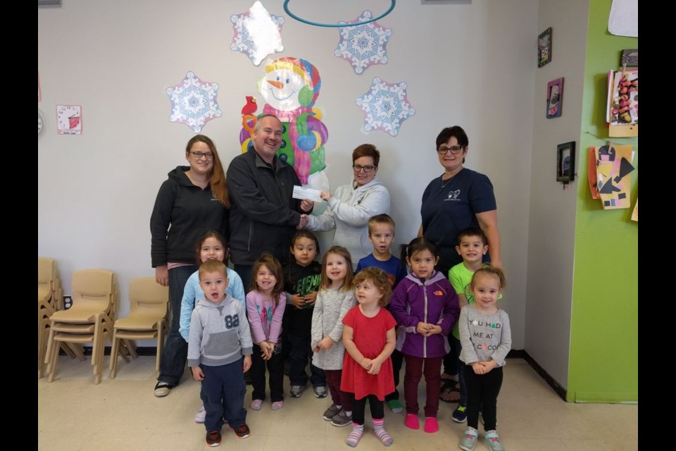 On November 6, Robert Ritchie of Kamsack, the prime organizer of the annual Smoke on the Water event which was held at Madge Lake at the beginning of August, presented a cheque of $20,000 to the KamKids Daycare, which represented proceeds from this year’s event. The money is СƵ placed in reserve and will go towards a new facility in the future. At the cheque presentation, from left, were: Celeste Bielecki (assistant director of KamKids), Robert Ritchie, Tiffany Stone (director) and Ruby Dubasov, and (front) Nate Bedore, Taveah Whitehawk, Willow Summers, Jayse Straightnose, Kascia Bowes, Ivy Andrychuk, Lucas Stone, Jayden Badger, Quin Summers and Madelyn Lorenzo.