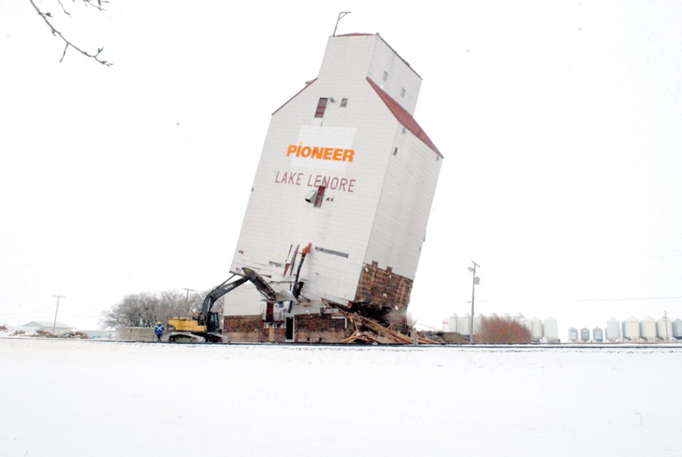 Lake Lenore Elevator