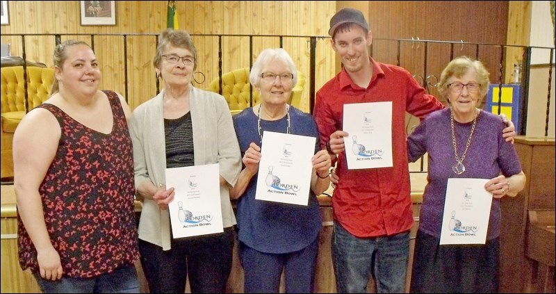 Borden Action Bowl manager Carlye Saunders presents certificates to the Young Chicks — Florence Neufeld, Laura Loeppky, BJ Berg and Jean Sawchyn.