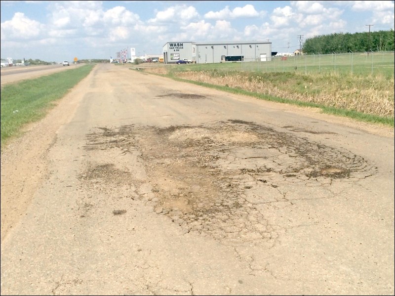 Council fed up with state of service roads_4