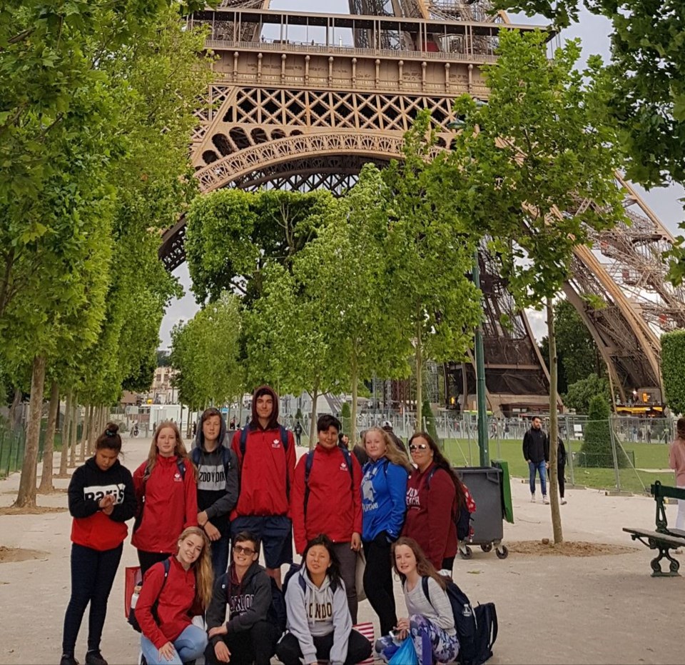 Air Under the Eiffel Tower