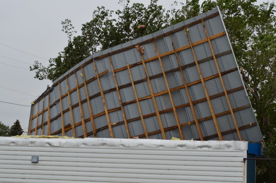 Harsh winds take roof off of Outlook motel_2