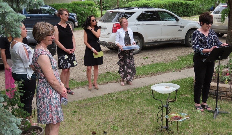 Dinsmore school 'makes lemonade' in grad celebration_5