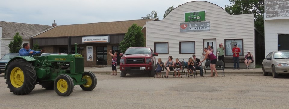 Dinsmore school 'makes lemonade' in grad celebration_11