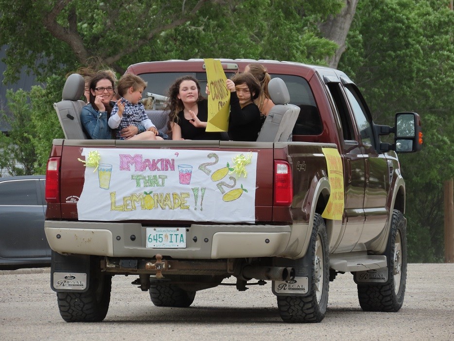 Dinsmore school 'makes lemonade' in grad celebration_13