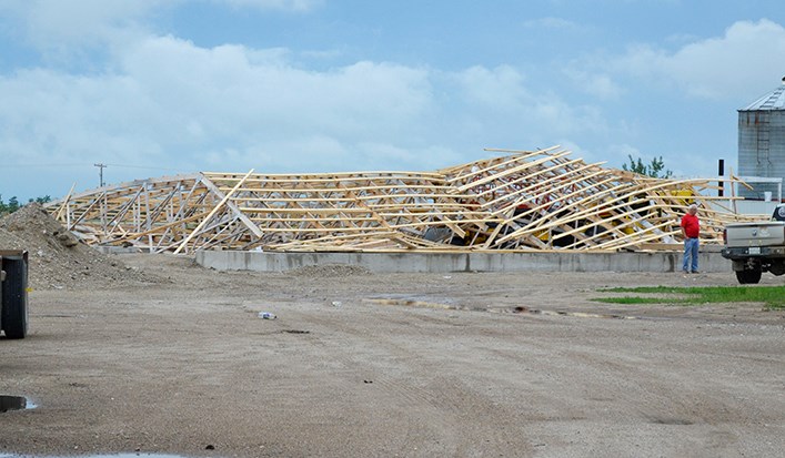 damaging winds in Kennedy