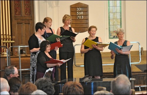 Lei Canta : left to right are Jo Carter, Jodi Hargreaves, Shawna Ramsay, Casey Peden, Hornung and Jaki Esquirol.