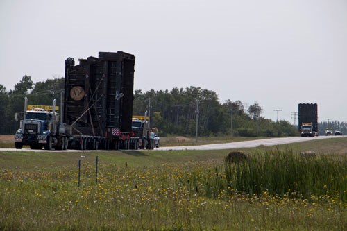 A gargantuan metal pod  – used in the oil industry – was transported through Carlyle on Wednesday, Aug. 26, while it was moved from Oxbow to Whitewood with the final destination being Fort MacMurray. The metal pod is 9 metres tall, 7.4 metres wide, and 65 metres long, weighing 600,000 lbs, and had to be transported behind two semi tractor units.