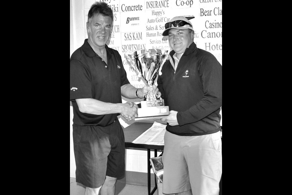 John Kachur (right) of Saskatoon won the Canora Men’s Golf Tournament on Sunday by shooting a 76. Making the presentation was Stan Gulutzan, tournament organizer.