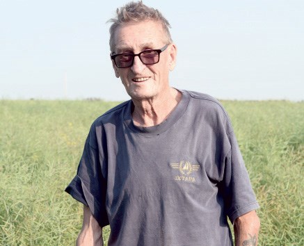 Former district resident Nick Bayoff of North
Battleford enjoys spending his summers on his
land located on the banks of the Assiniboine River
southeast of Kamsack.