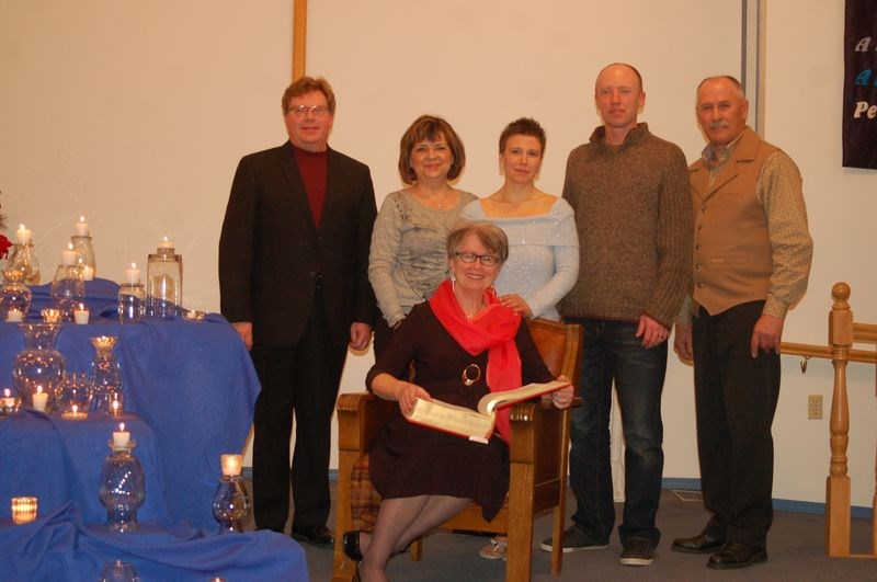 The six persons doing the dramatic reading portion of the Charles Dickens’ A Christmas Carol on November 29 at the Preeceville Trinity United Church, from left, were: (back row) Miles Russell, Lil Masley, Angele Poirier, Les DeRuiter and Lynnel Person; and (front) Sheila Ivanochko.