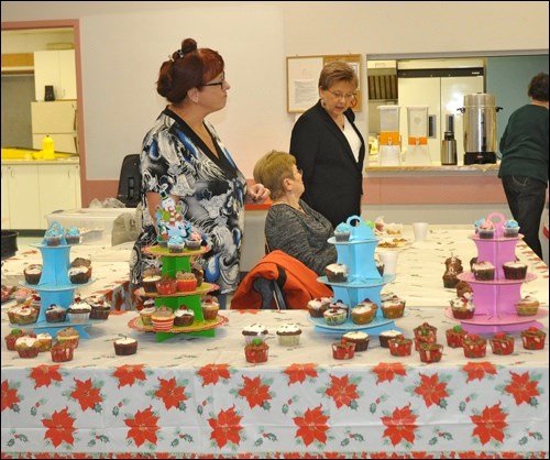 A $5 entry fee included complimentary refreshment and dessert. Among the treats were delightfully decorated cupcakes.