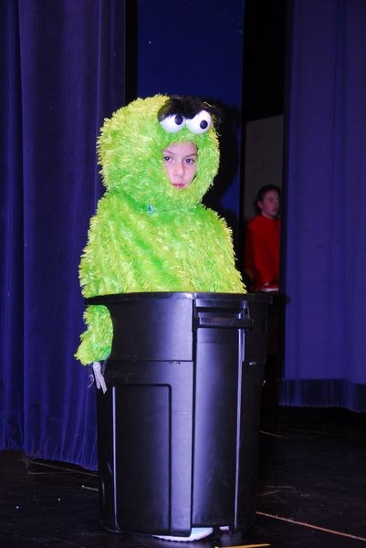 Robin Skurat as Oscar the Grouch explained at the anger management session that she was just happy to be at home in her garbage can.