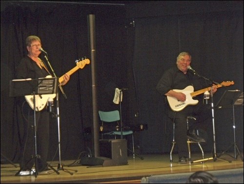 Cashback (Debbie and Dave Norman) performing at Borden. Photo by Lorraine Olinyk