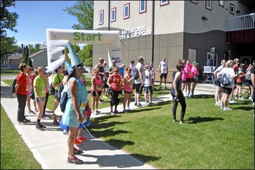 Just prior to the event getting under way, all the participants got a chance to limber up by doing warm-up exercises.