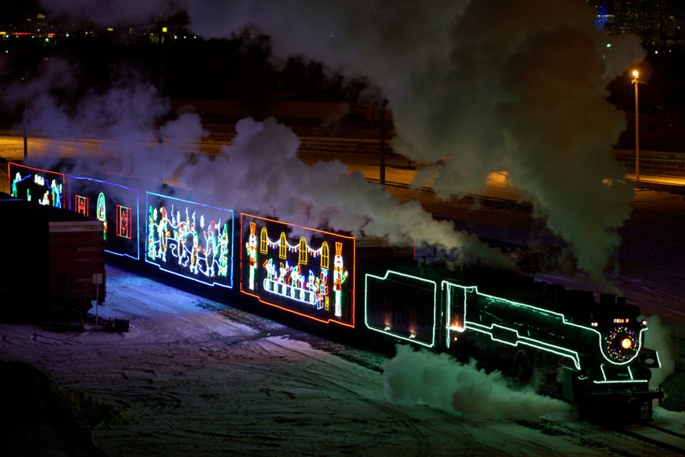 https://www.vmcdn.ca/f/files/greatwest/images/cool-winter-guide/2022-2023/2022-23-articles/12-2-cp-train.jpg;w=960