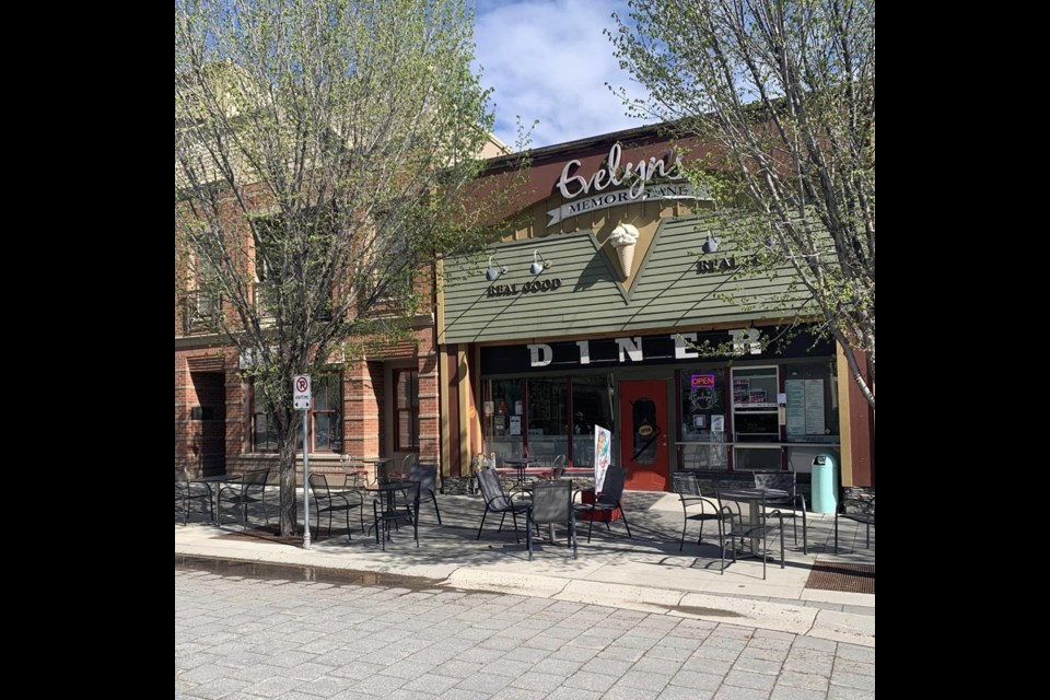 The outside street view of a fan-favourite diner in High River, Alberta. Evelyn’s Memory Lane. / Evelyn’s Memory Lane | Facebook