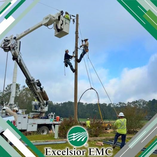 emc-lineman-workers-restoring-lines