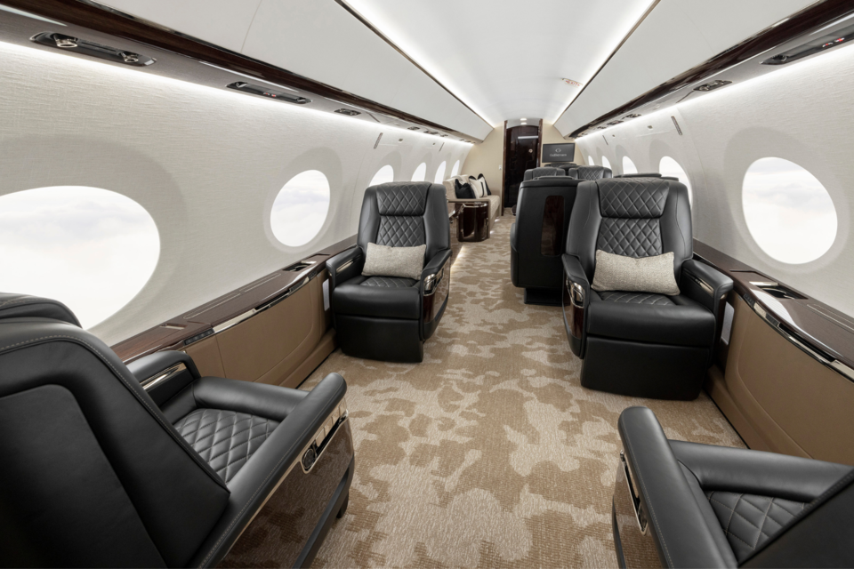 first-outfitted-gulfstream-g800-takes-flight