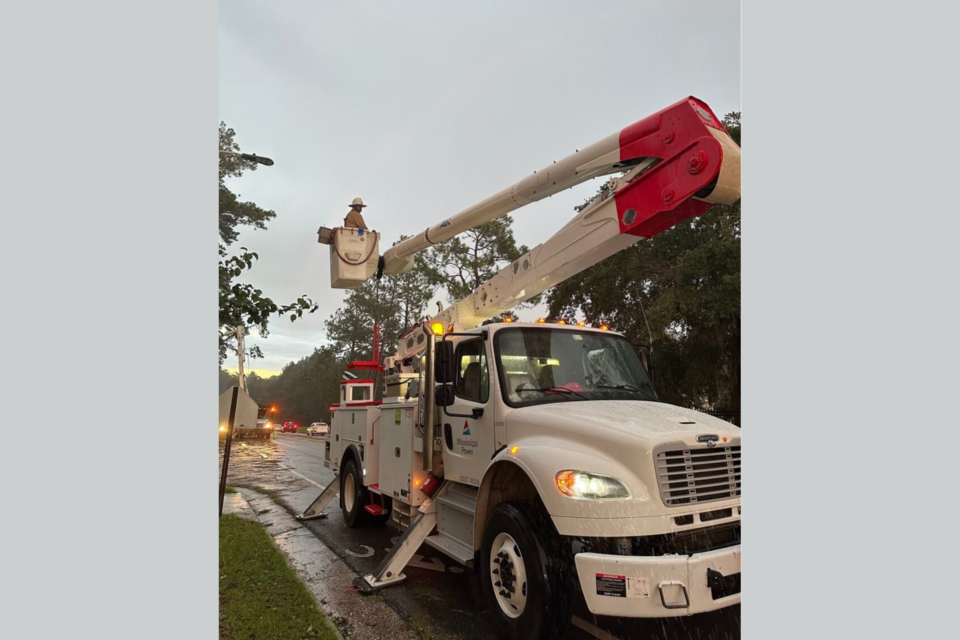 georgia-power-lineworkers