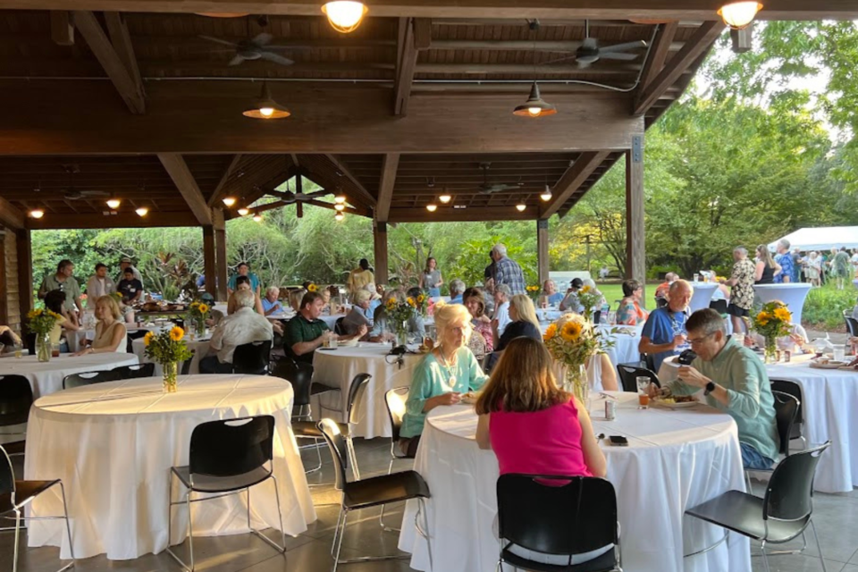 hops-and-haugs-venue-botanic-garden-michele-leblanc