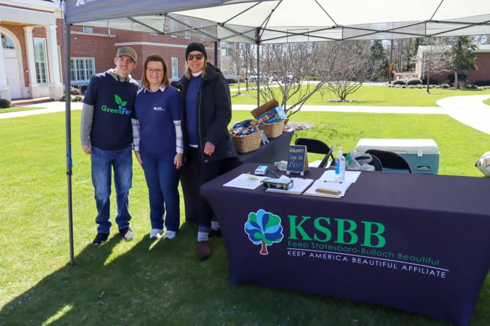 kssb-volunteers-at-the-2023-greenfest-in-downtown-statesboro