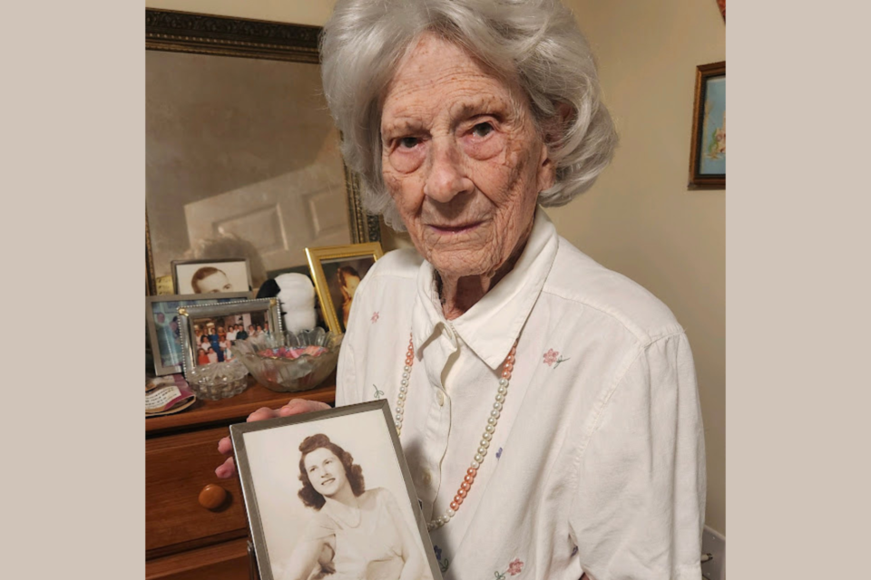 martha-wilma-willie-simmons-coleman-holding-a-pic-of-self