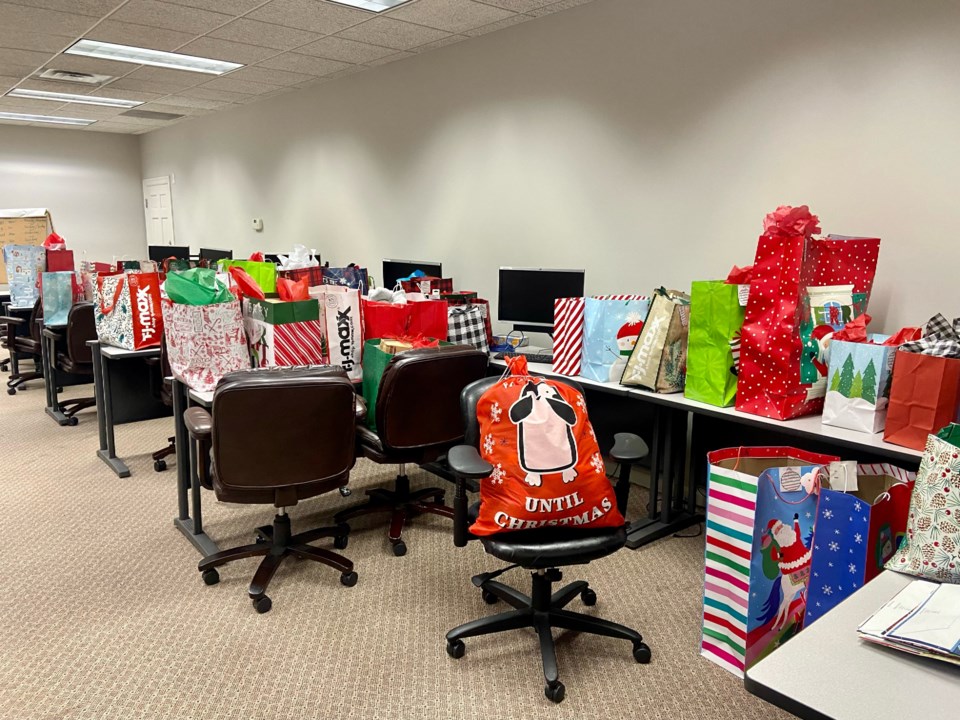 santa-for-a-senior-gifts-in-office