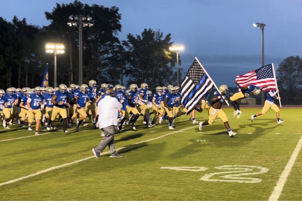 Yellow Jackets swarm the field, #22  Jeremiah Williams literally takes flight