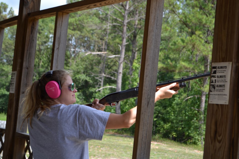 shootingrange_clybel_woman-at-5-stand-shotgun-range_gadnr