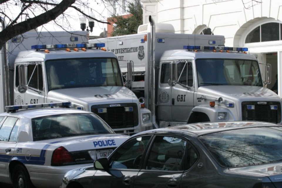 GBI bomb disposal unit on East Main street in downtown Statesboro, GA January 16-17, 2006